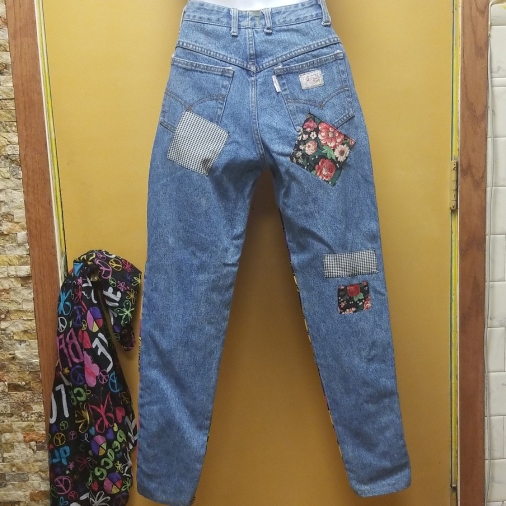 Blue Jeans - Picture 3 of 4